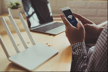 El error más común al conectarse al WiFi: qué banda de frecuencia usar para mejorar la velocidad de internet en casa