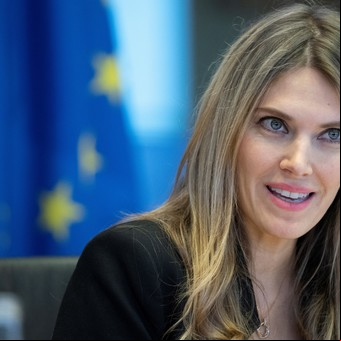 Escándalo de corrupción en el Parlamento europeo: una de las vice presidentas seguirá presa
