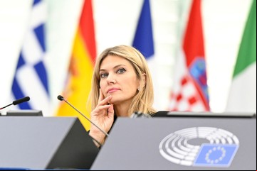 La oposición comparó la detención de la vicepresidenta del Parlamento Europeo con la situación de Cristina Kirchner: "Nadie habla de lawfare"