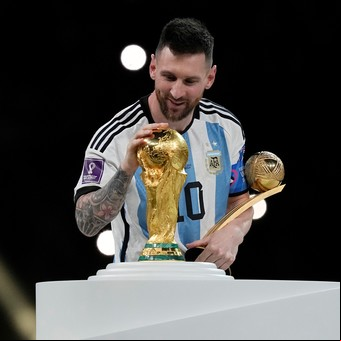 Lionel Messi, con la copa, anunció que sigue con la Selección: "Sabía que Dios me iba a regalar esto"