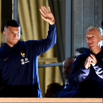 Francia festejó el subcampeonato en París entre la renuncia de Benzema y la incógnita sobre el futuro de Deschamps