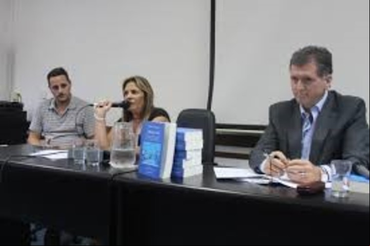Constitucionalista Felix Lonigro (derecha) en un evento académico.