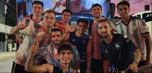 La verdadera Scaloneta: el micro de una familia que se volvió cábala después de cada partido de la Selección