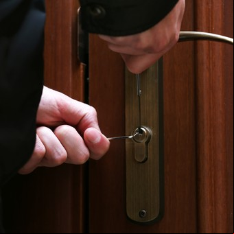 Los 8 errores que ponen tu casa en peligro al salir de viaje y cómo evitarlos