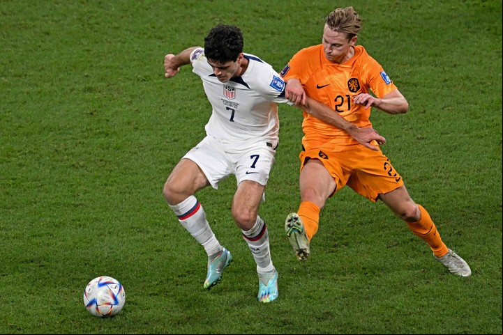 Giovanni Reynasolo jugó 53 minutos en el Mundial de Qatar. Foto: Raúl Arboleda / AFP.