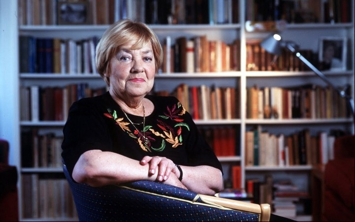 María Elena Walsh.