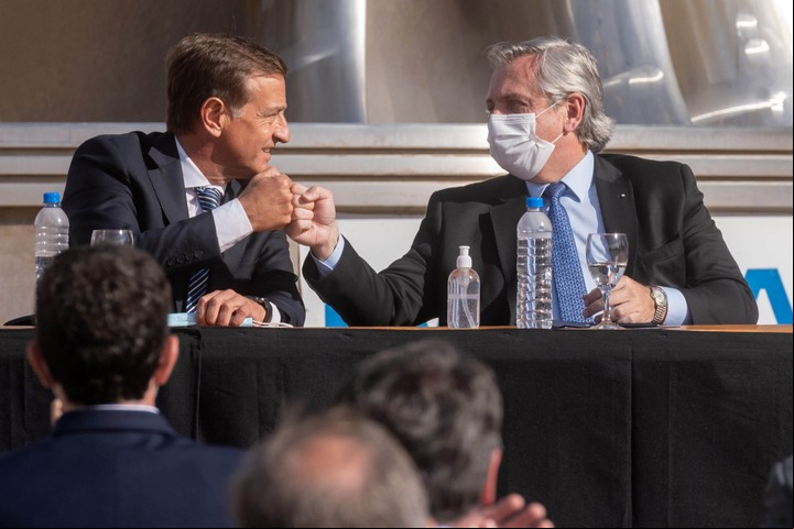 El presidente Alberto Fernández junto al gobernador de Mendoza, Rodolfo Suárez, en junio de 2021. Foto Ignacio Blanco / Los Andes