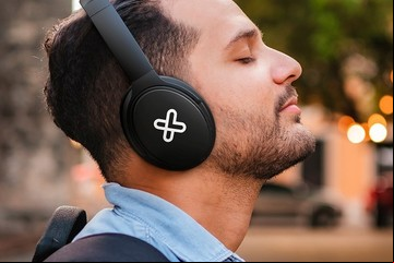 Por qué hay que tomar períodos de descanso con los auriculares: el daño que pueden causar