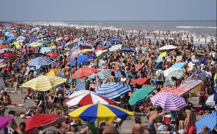 Verano exitoso. Con Previaje se busca que "prácticamente no haya tamporada baja", dijo el ministro Lammens. Foto Fernando de la Orden / Enviado Especial - Pinamar