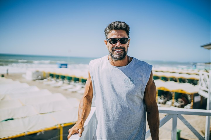 Luciano Castro en Mar del Plata, una ciudad donde vivió de chico. Foto Gabriel Bulacio