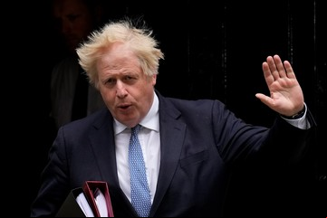 Caos político en Gran Bretaña: la renuncia de Boris Johnson a su banca aviva la guerra en su partido