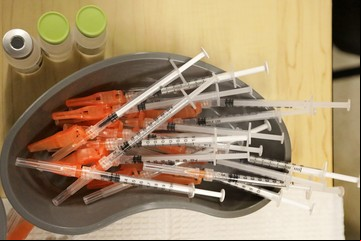 Covid: ¿Qué pasó con los US$ 1.400 millones que cobraron las farmacéuticas por vacunas que no se entregaron?