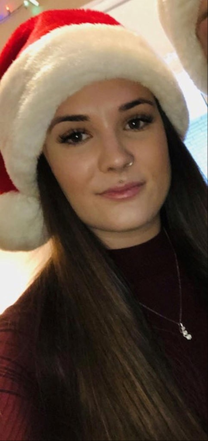 La mujer tiene 24 años y ese de Canadá.