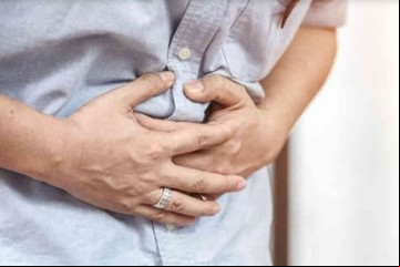 Qué causa dolor de estómago a la noche, cómo prevenirlo y qué hacer para reducir las molestias