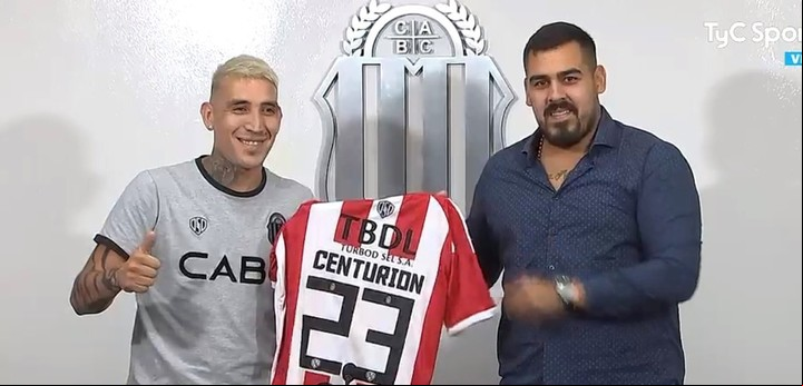 Ricardo Centurión fue presentado el 3 de febrero en Barracas Central por el presidente Matías Tapia. Imagen: Captura TV.