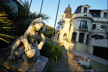 Historias de la Calle Larga: leones sueltos, asesinatos y mitos urbanos