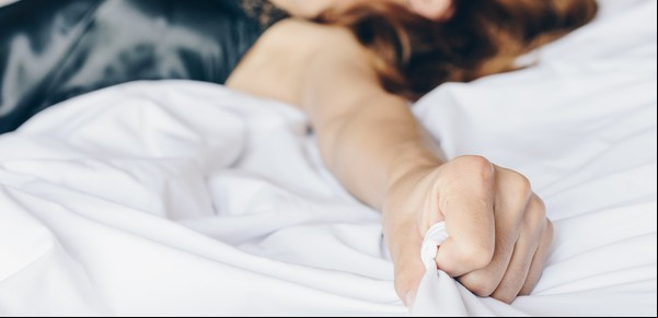 Secretos del orgasmo: ¿es más reconfortante en la masturbación?