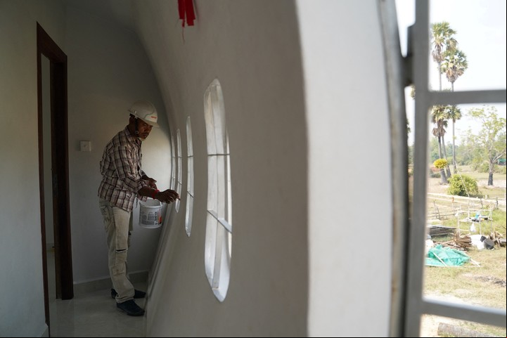 Pov gastó 20.000 dólares en la casa. Le pondrá al lado una cafetería. Foto: REUTERS/Cindy Liu