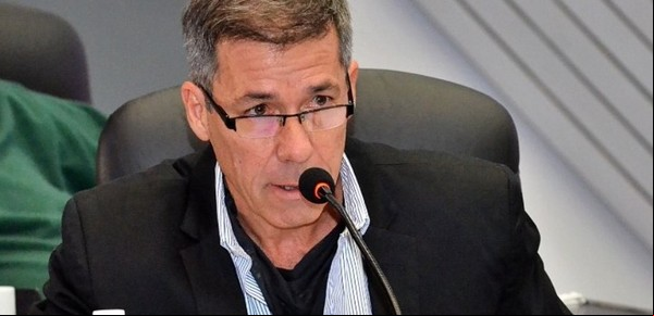 Enojado por las críticas al campo, un diputado del PRO pidió citar a Sturzenegger al Congreso: "Cuidemos las palabras, ministro"