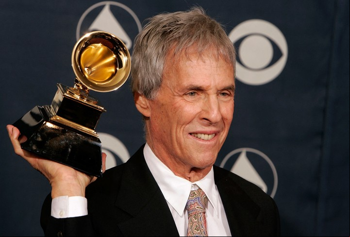 Burt Bacharach en 2006, cuando ganó el Grammy a mejor álbum instrumental pop. Murió a los 94. Foto: AFP.