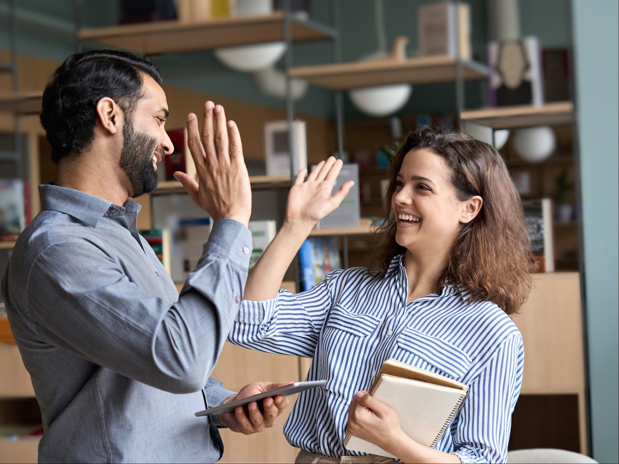 El reconocimiento familiar en el trabajo aumenta al autoestima. Foto: Shutterstock.