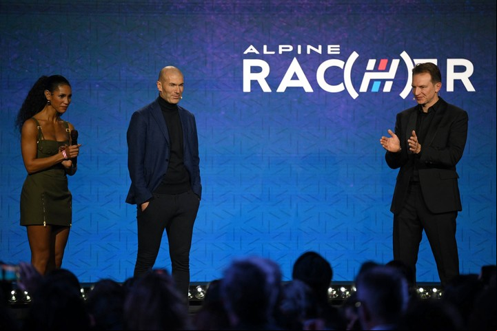 Zinedine Zidane, durante la presentación de los vehículos de la escudería Alpine el jueves en Londres. Foto: Daniel Leal / AFP.
