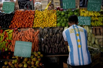 Por la alta inflación, Tombolini fija precios de frutas y verduras por un mes