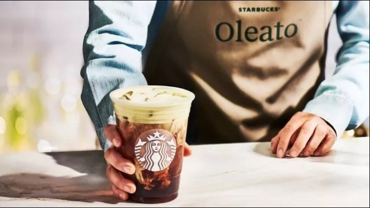 El café de aceite de oliva es una de las nuevas bebidas que Starbucks introducirá en sus 20 cafés italianos a partir de este miércoles dentro de su nueva línea "Oleato".