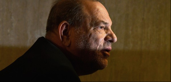 Condenan otra vez al productor de cine Harvey Weinstein, ahora a 16 años por violación
