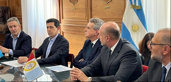 Tras la balacera, el Gobierno recibió al gobernador Omar Perotti para mostrarse activo tras el ataque al supermercado de la familia de Messi