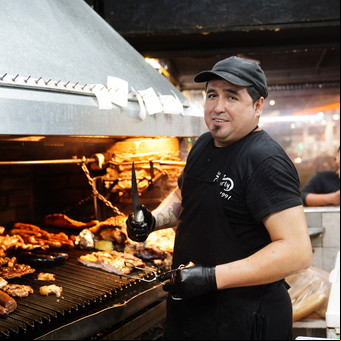 La parrilla de Ortúzar que abre las 24 horas y vende 9 toneladas de carne por mes