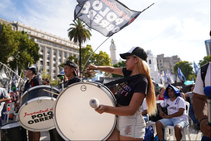 Plaza de mayo, plenario piquetero el 3 de marzo. Foto Juano Tesone