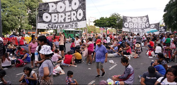 Los piqueteros levantaron el acampe y amenazan con volver a instalar sus carpas "si no hay respuestas" del Gobierno