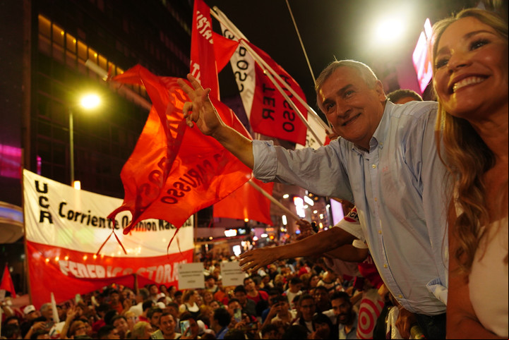 El gobernador jujeño se lanzó en el Gran Rex. Foto: Germán Garcia Adrasti.