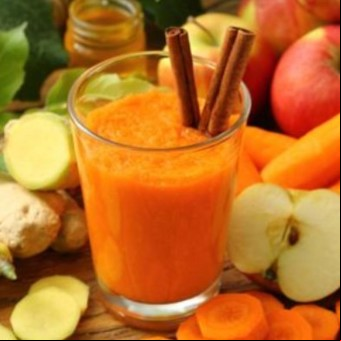 El jugo detox de zanahoria y manzana para perder peso y tener un abdomen plano