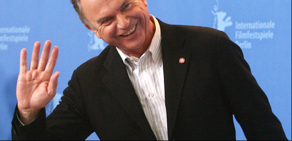 Sam Neill anunció que su cáncer está remitiendo