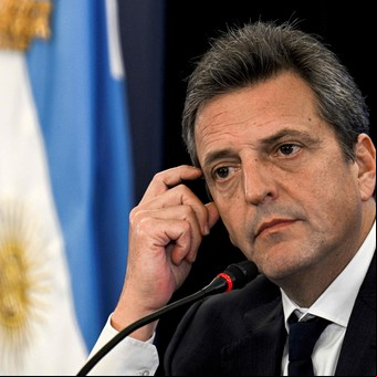 Canje y venta de bonos: el mercado le ve pocas chances de éxito a la operación  que lanzó Economía