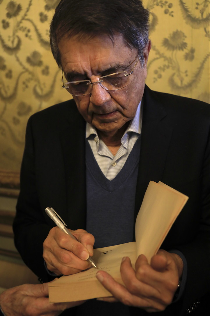 “Sobrevivo gracias y a la escritura y, sobre todo, a que nadie me puede exiliar de mi lengua”, dijo a Clarín Sergio Ramírez. Foto Cézaro de Luca