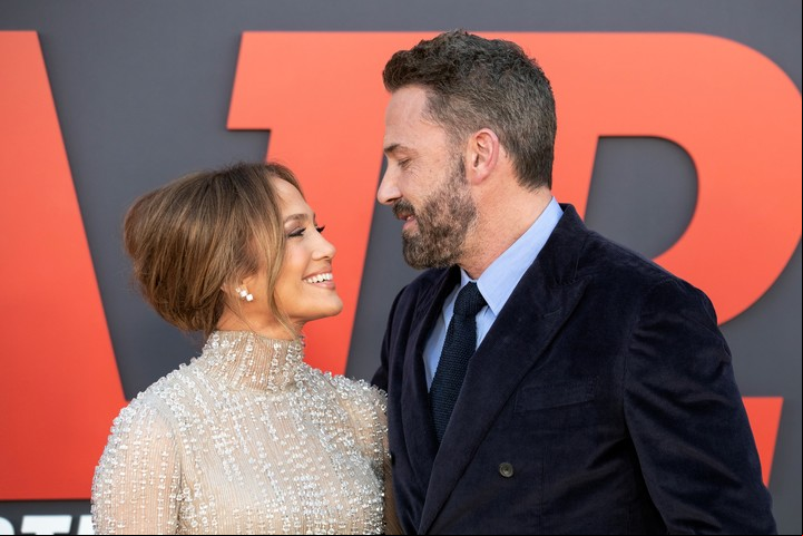 Jennifer López y Affleck, en la premiere de "Air", en el Regency Village Theatre de Los Ángeles. La película se estrena el jueves. Foto EFE