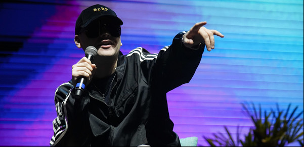 "Olé, olé, Biza, Biza": Bizarrap le habló a 8.000 chicos y los alentó a seguir estudiando
