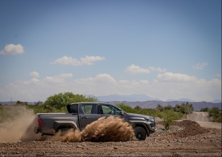 Lleva el motor turbodiesel 2.8 litros de 224 CV heredado de la generación anterior lleva.