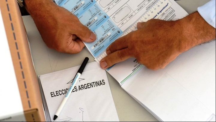 Además de cumplir con los requisitos necesarios para ser autoridad de mesa, hay que realizar el curso teórico-práctico obligatorio organizado por el Tribunal Electoral.