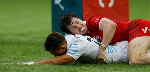 El try futbolero de Los Pumas 7's en Hong Kong: tres toques con el pie para cruzar toda la cancha a lo Scaloneta