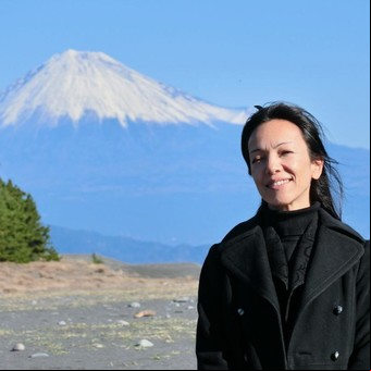 Alejandra Kamiya: “ Yo escribo mucho desde el cuerpo”