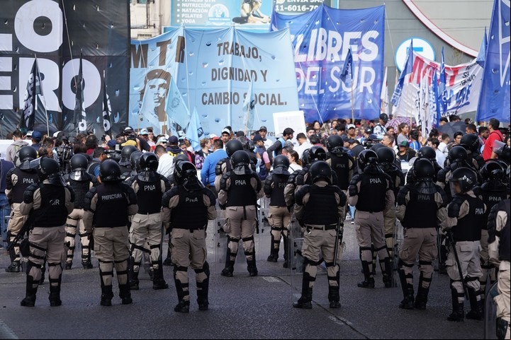 Jornada de piquetazo nacional con corts en los s a la Ciudad. Foto Juano Tesone.