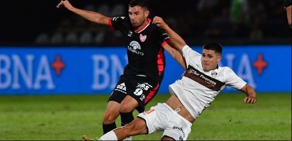 Platense encontró la victoria en el descuento y festejó ante Instituto