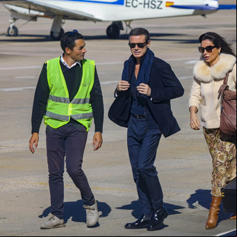 Antes de venir a la Argentina, Luis Miguel se mostró con su novia Paloma Cuevas por las calles de Barcelona
