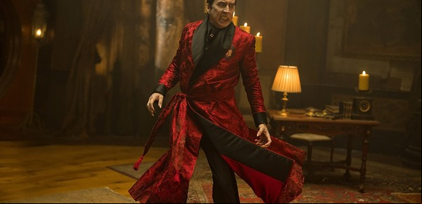 Nicolas Cage y Renfield, inspirados en el vestuario de David Bowie