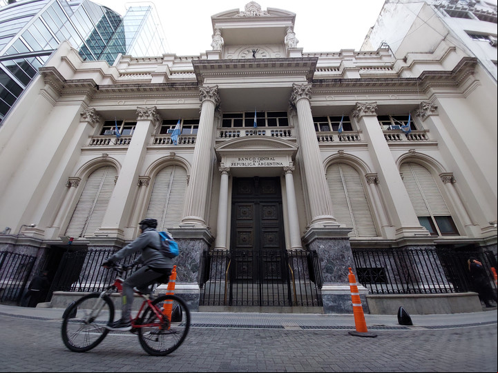 Fachada del Banco Central de la República Argentina. Foto Juano Tesone