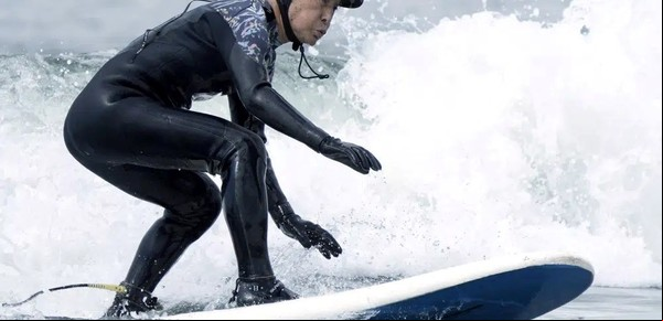 Tiene casi 90 años, escaló el Monte Fuji y ahora es surfer pero no se detiene: busca nuevos retos